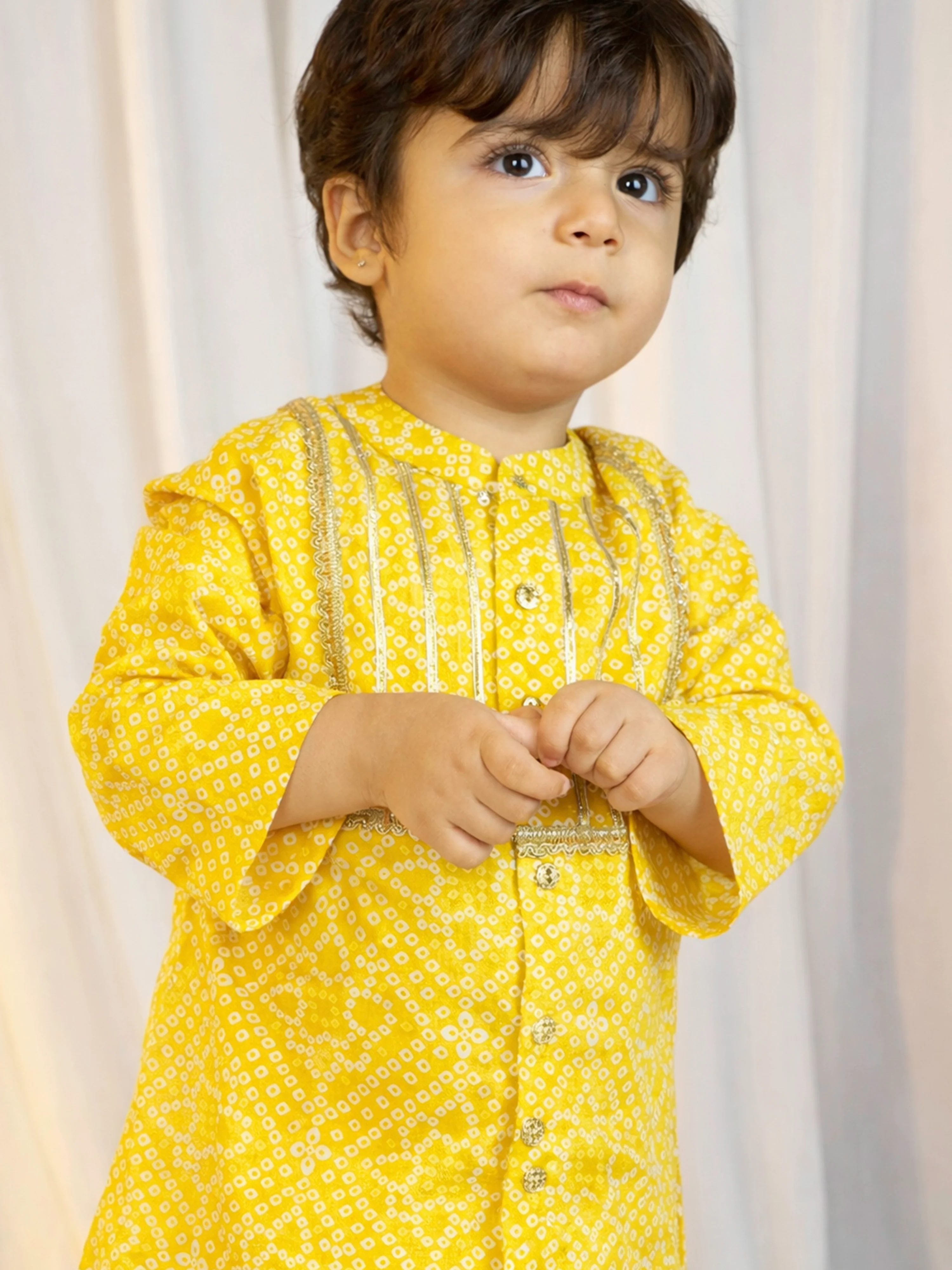Boys Yellow Cotton Bandhani Kurta with White Pyjama Set Digital Print - Image 2