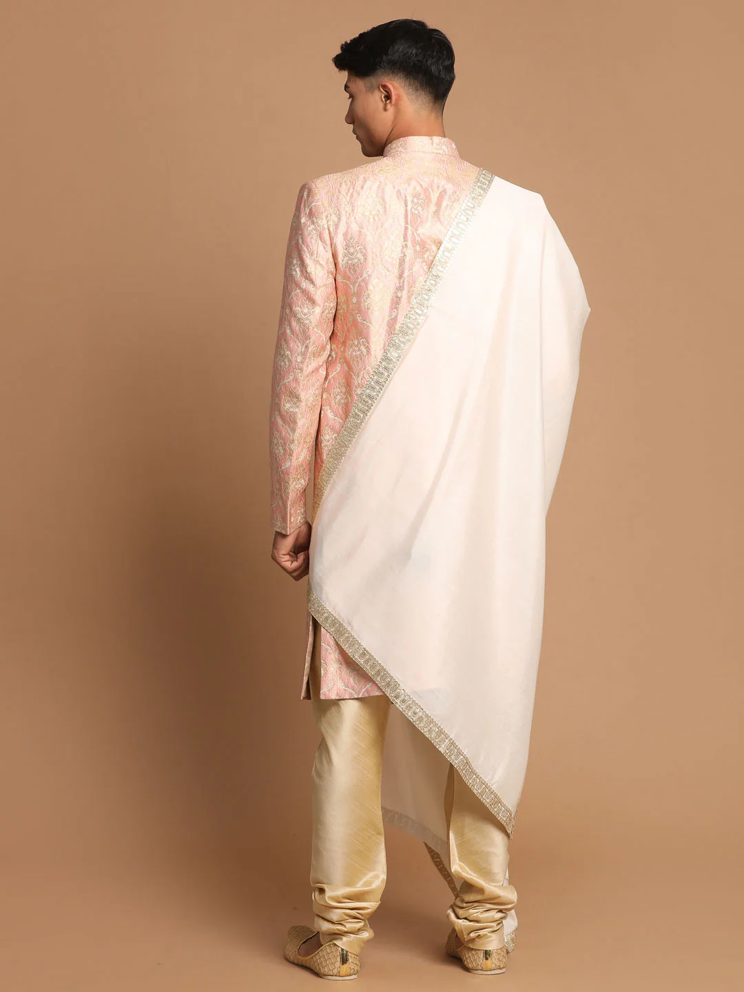 Men's Pink And Gold Silk Blend Sherwani Set With Cream Colour Dupatta - Image 4