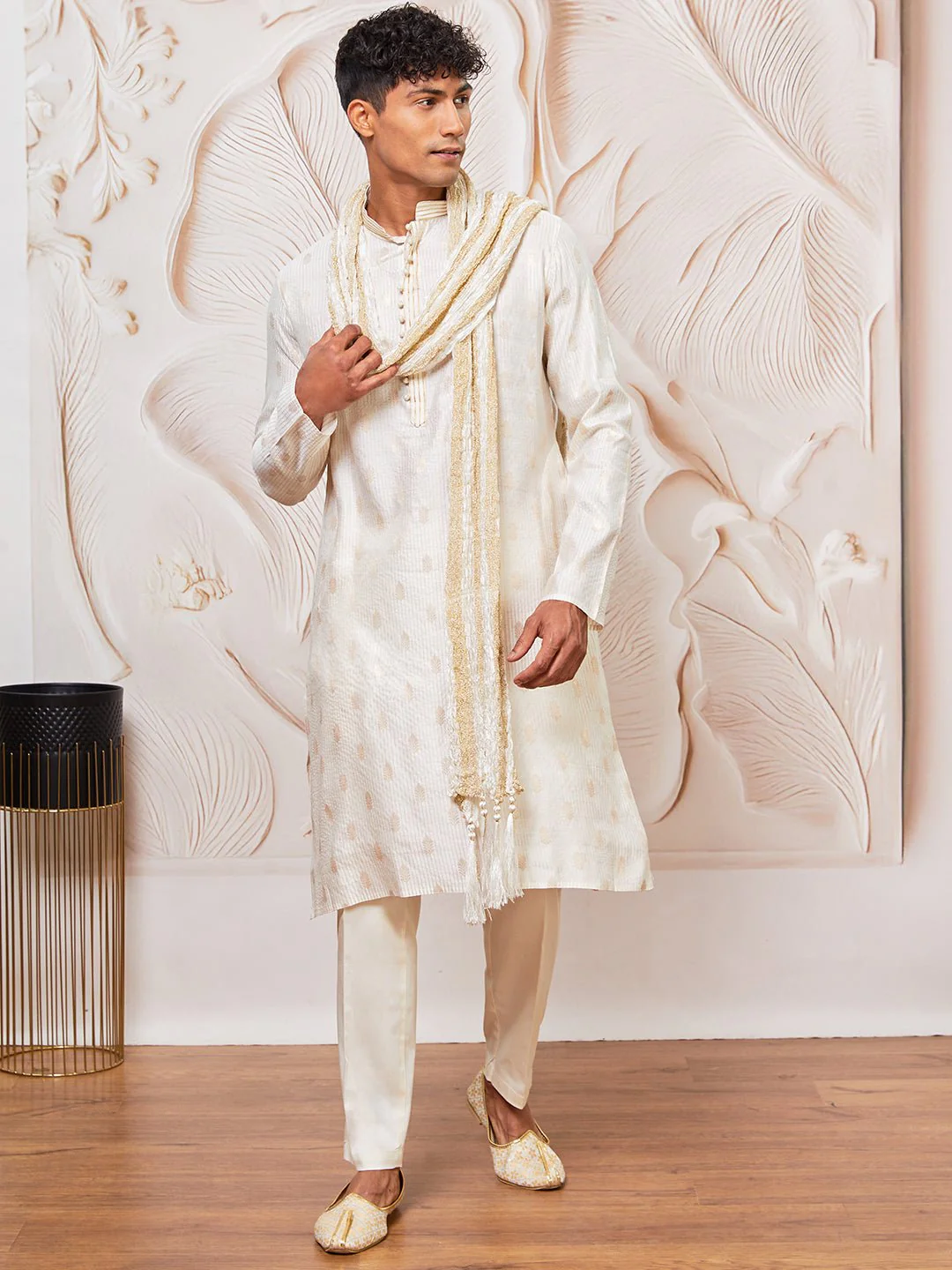 Men's Cream Gold Jacquard Silk Blend Kurta Pyjama Set with White Crushed Dupatta - Image 2