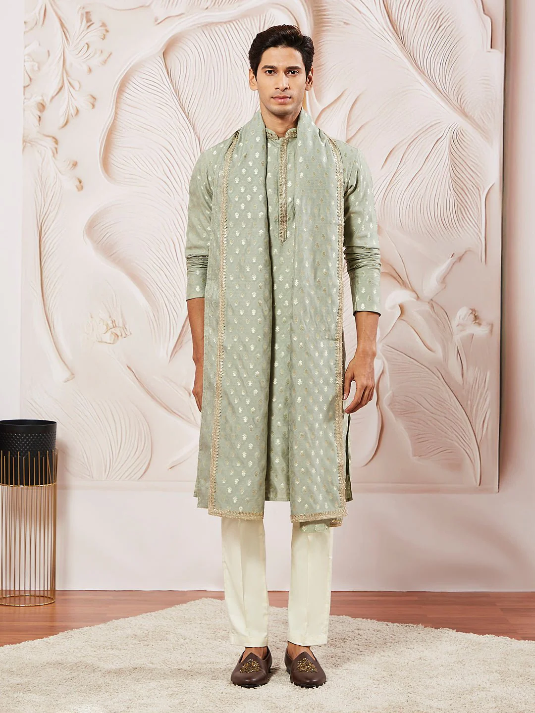 Men's Green Kurta Pyjama with Woven Dupatta Set - Image 2