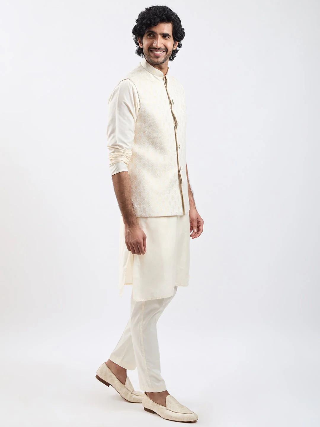Men's Cream Kurta Pyjama Set with Gold Brocade Nehru Jacket - Image 4
