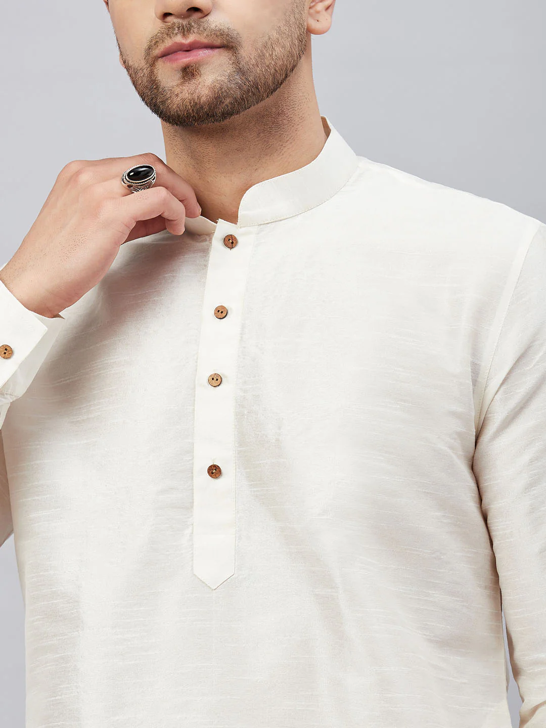 VASTRAMAY Men's Cream Silk Blend Curved Kurta - Image 4