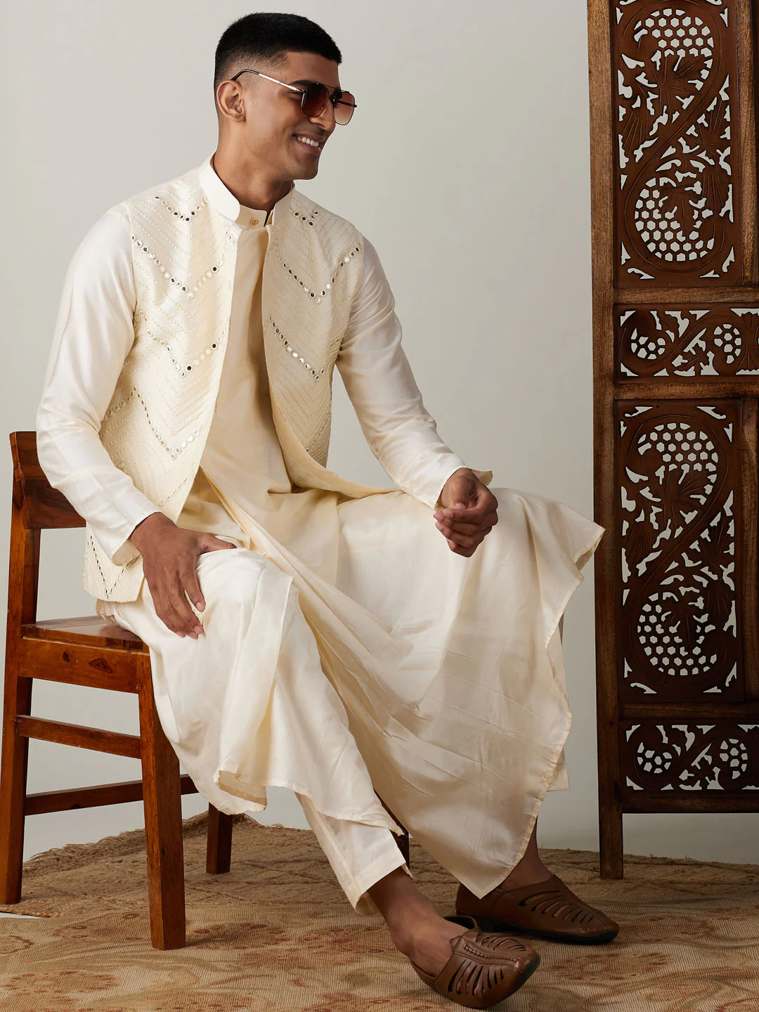 Men's Cream Mirror Jacket With Pleated Kurta Pyjama Set - Image 8