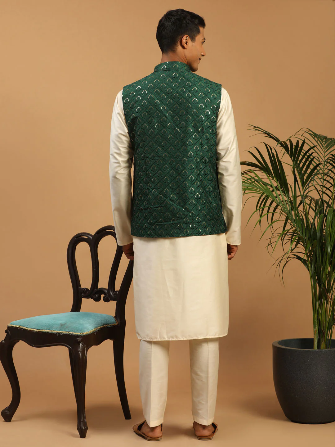 Men's Green Embellished Jacket And Cream Kurta Pant Set - Image 3