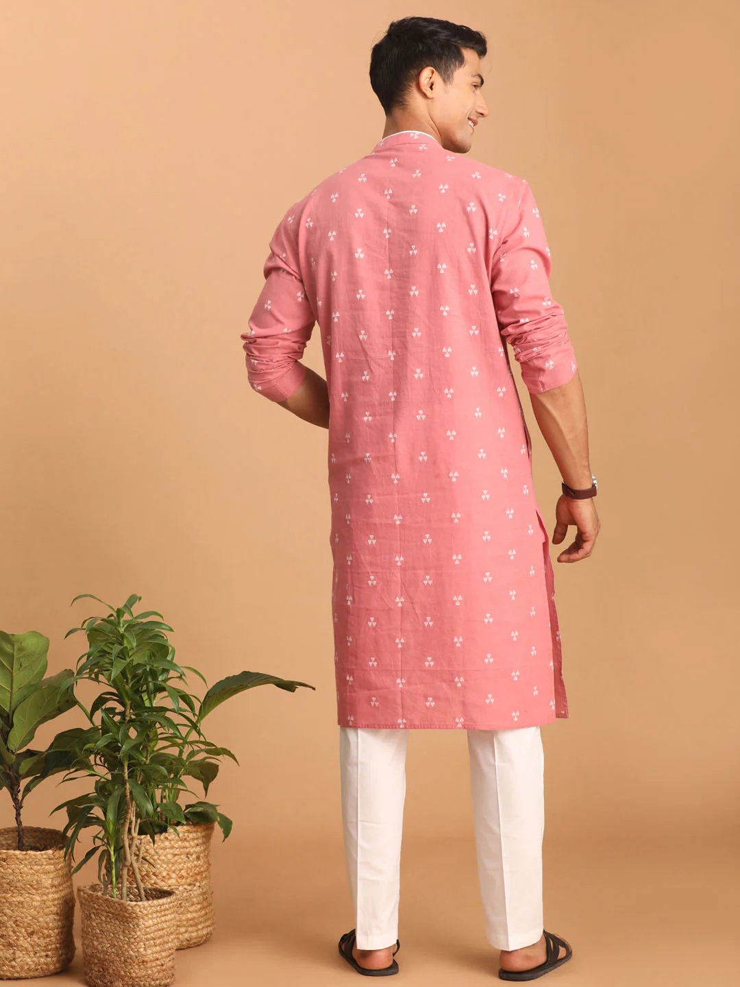 Men's Pink Geometric Booti Jacquard Kurta With White Pant Set - Image 3