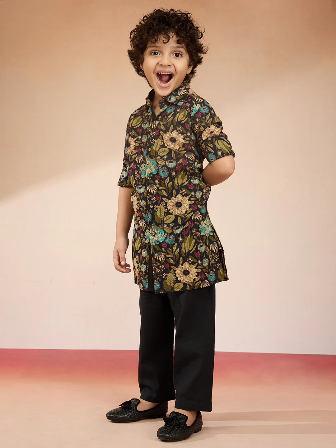 Boys Black Cotton Floral Print Kurta Pyjama Set - Image 4