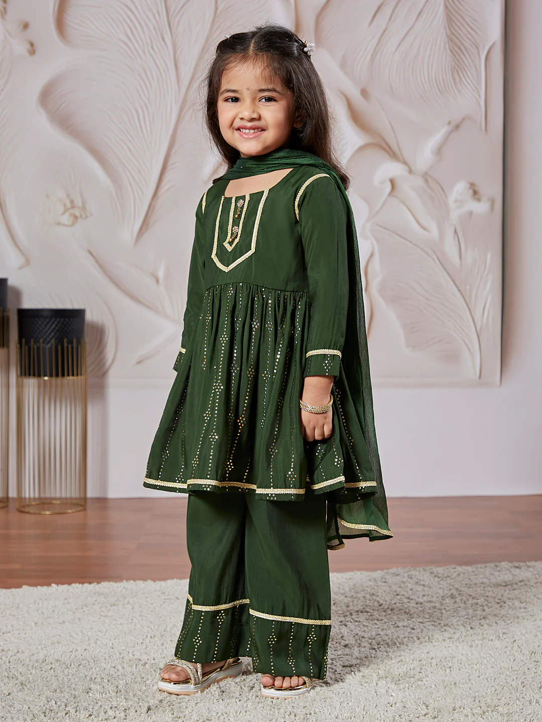 Girl's' Bottle Green Kurta Set With Dupatta - Image 3