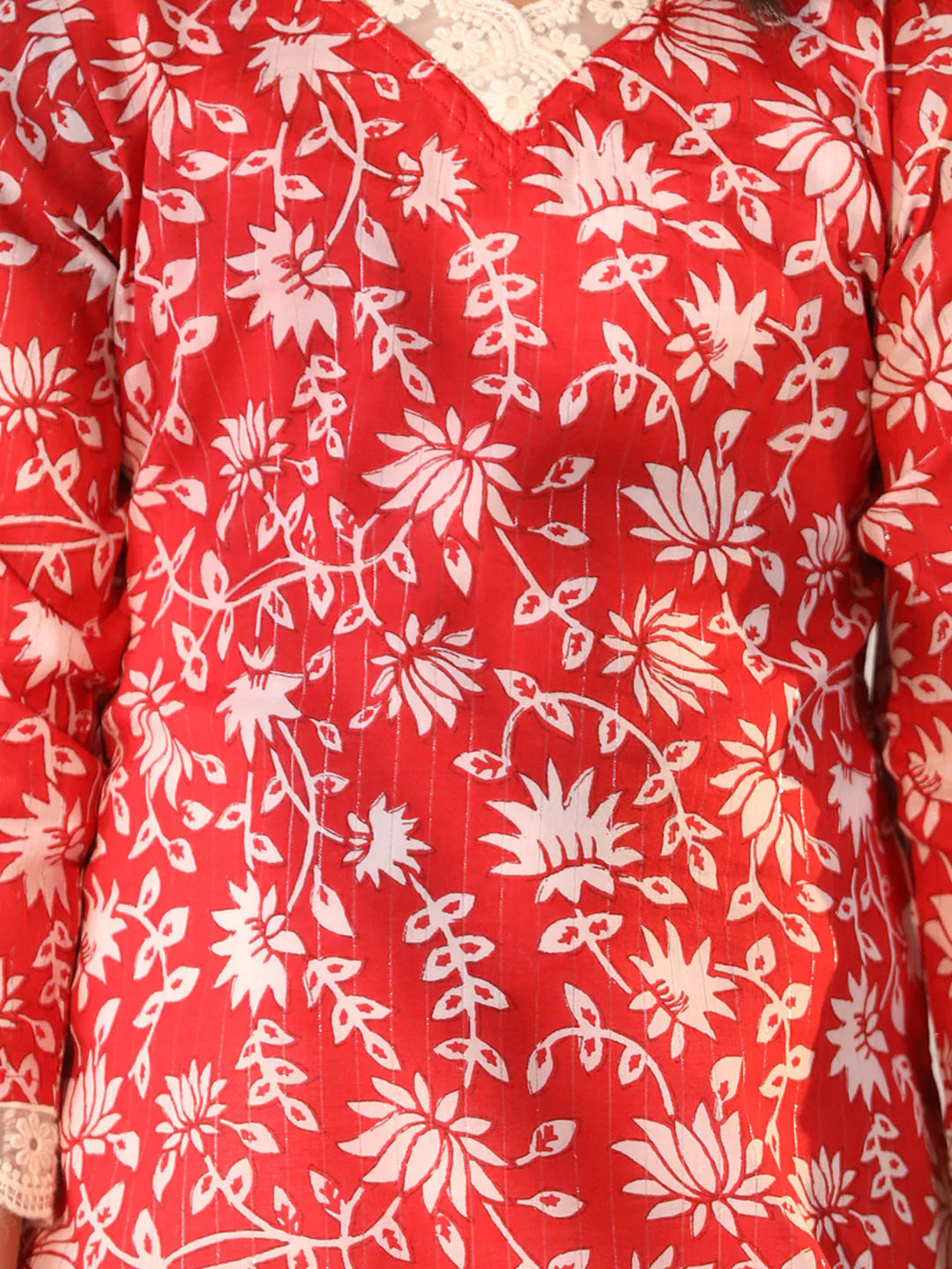 Girl's' Red Kurta Leggings Set - Image 4
