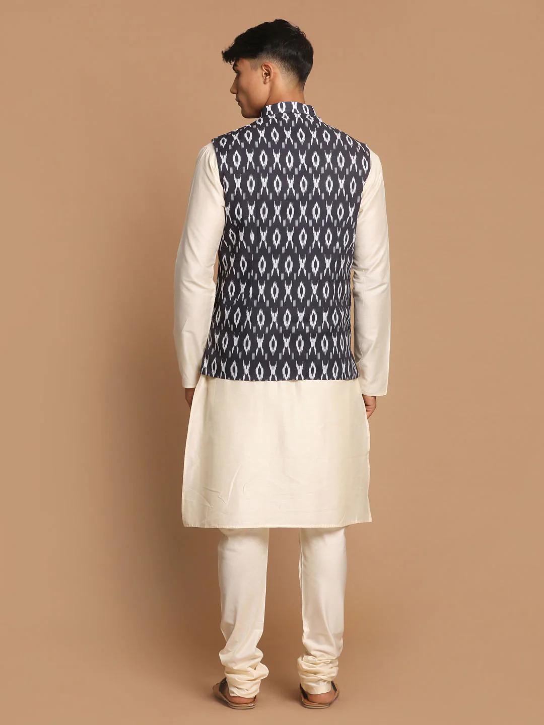 Men's Black Nehru Jacket With Cream Kurta And Pyjama Set - Image 3