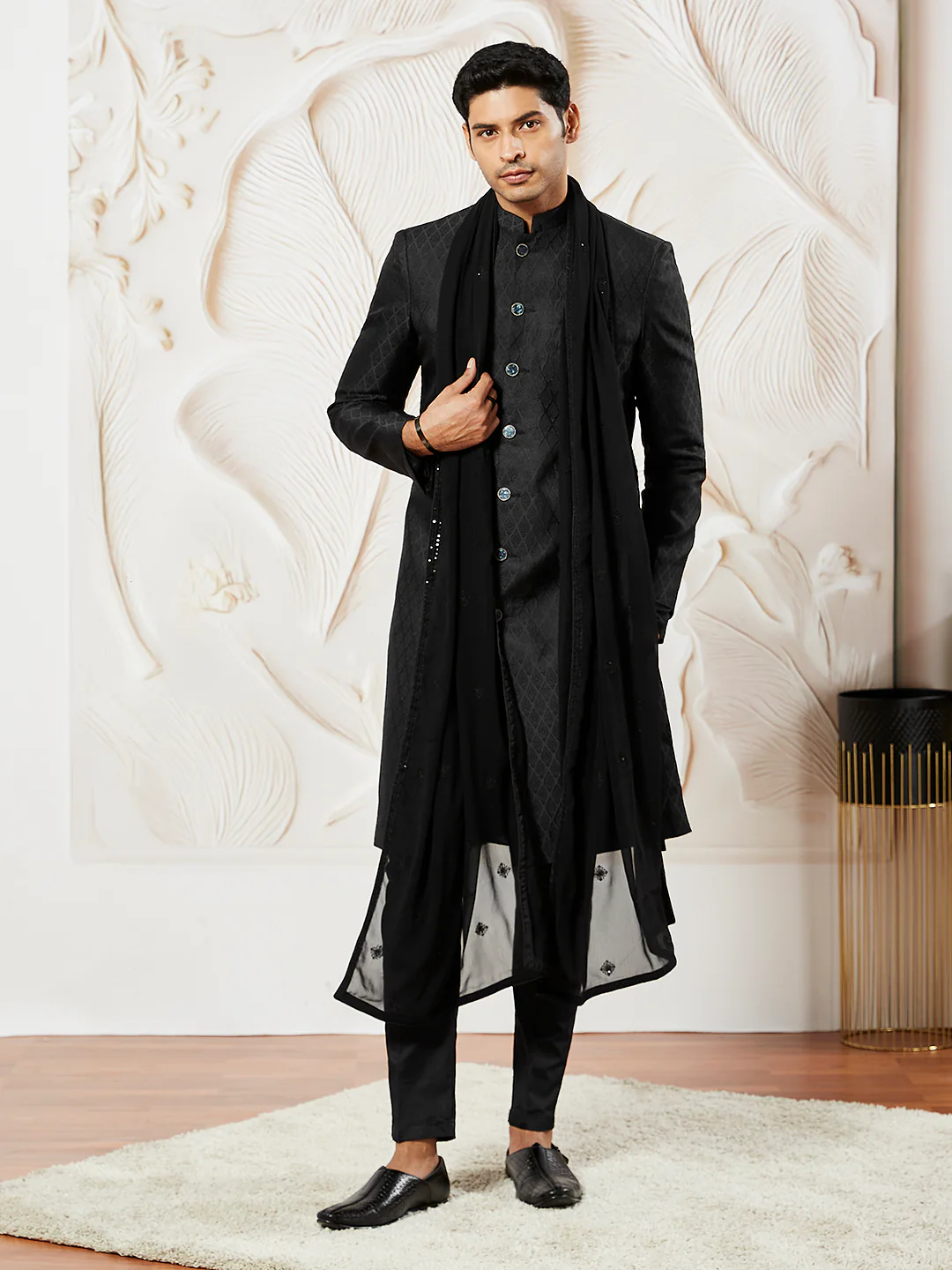 Men's Black Silk Blend Sherwani,Kurta ,Pyjama And Dupatta Set - Image 2