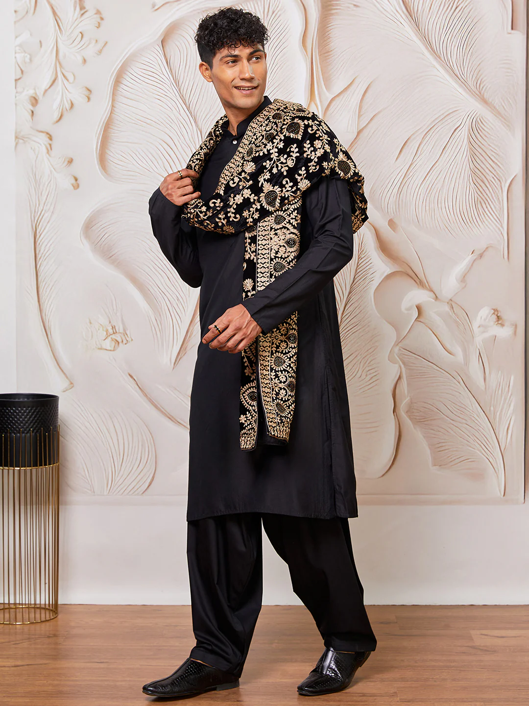 Men's Black Viscose Kurta,Patiala And Dupatta Set. - Image 2