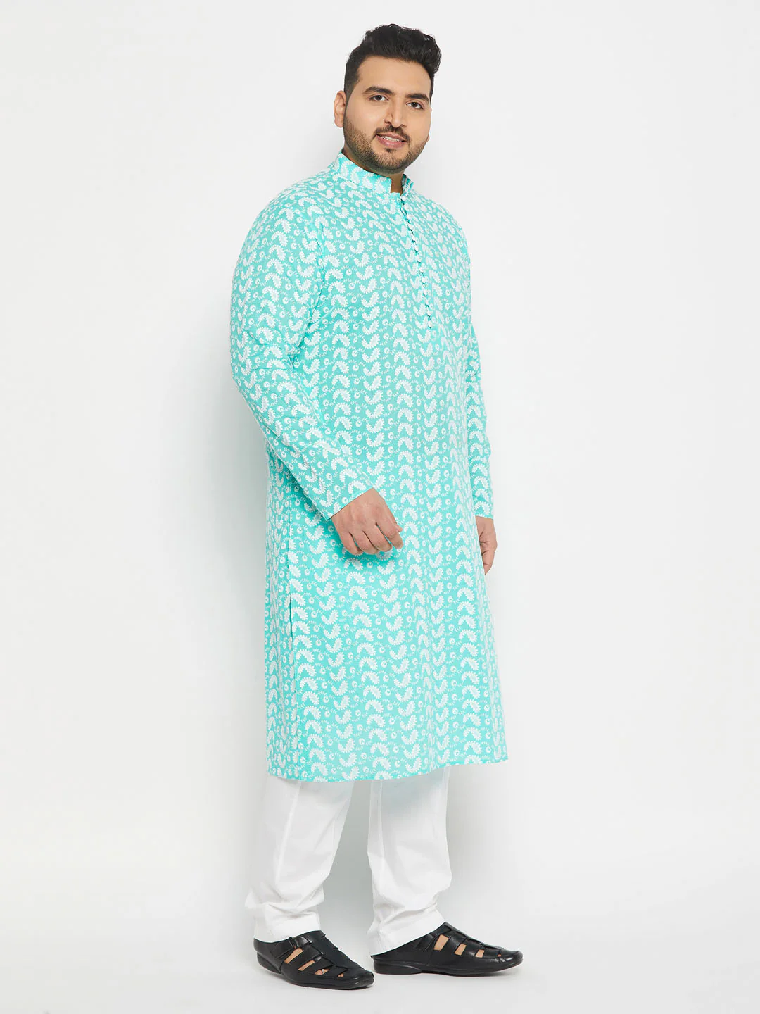 Men's Plus Size Green Chikankari Embroidered Kurta And White Cotton Pant Style Pyjama Set - Image 2