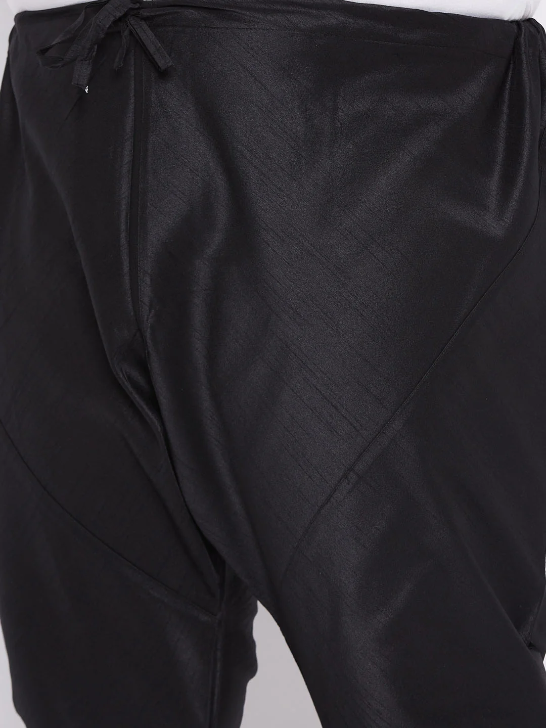 Men's Plus Size White Silk Blend Kurta And Black Pyjama Set - Image 5