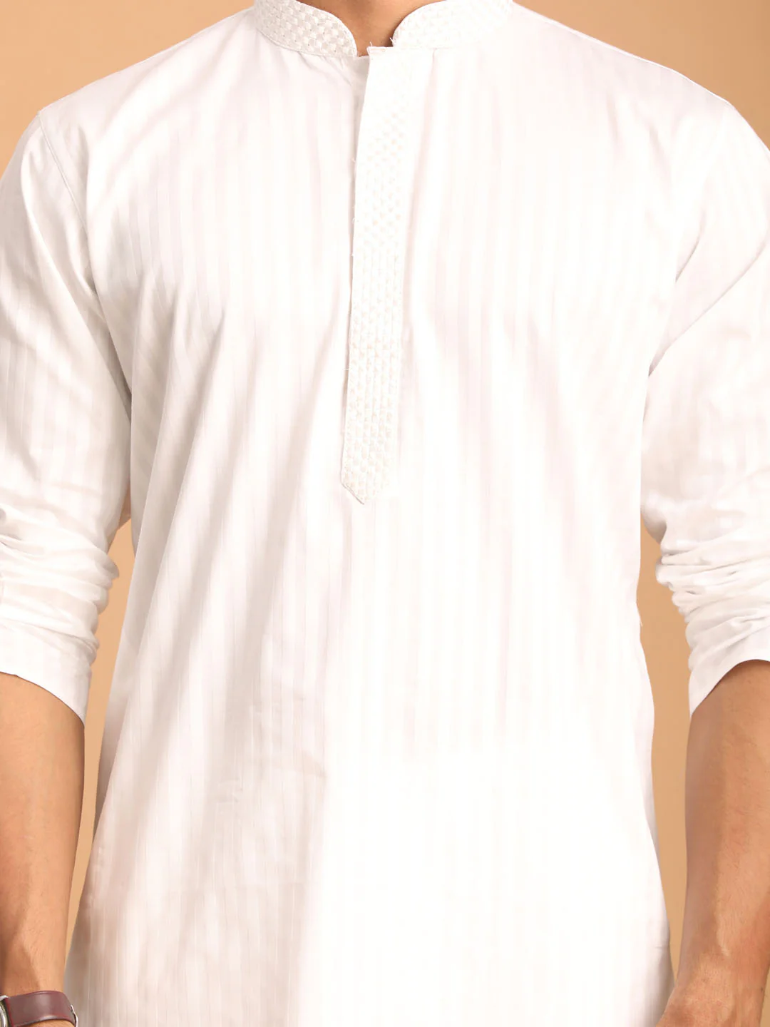 Men's White Cotton Blend Solid Kurta With White Pant Set - Image 4