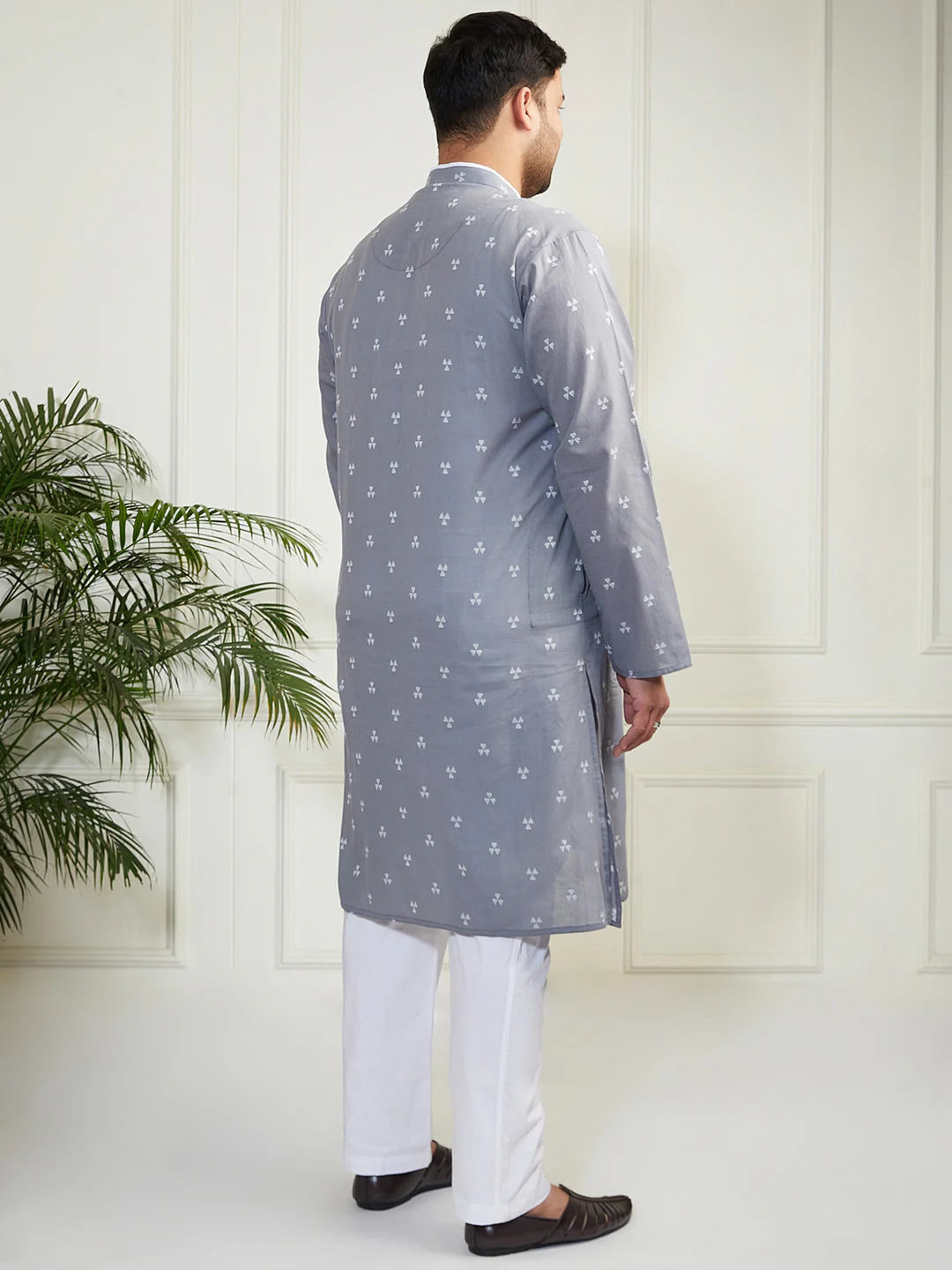 Plus Men's Grey And White Cotton Kurta Pyjama Set - Image 4